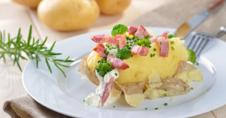 pomme-de-terre-farcie-aux-lardons-et-brocoli