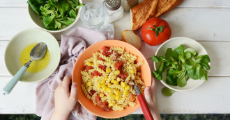 salade-de-pates-au-thon-tomate-et-mais